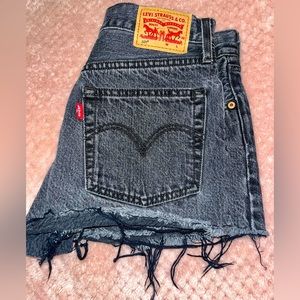 LEVI cutoff black denim shorts